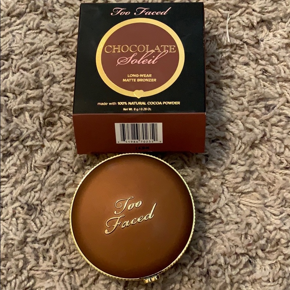 Too faced bronzing powder